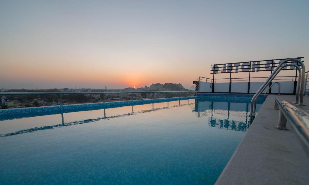 Npg Hotel Yelahanka Exterior photo